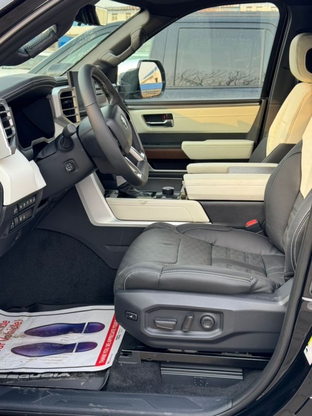 2024款丰田红杉 35T 混动 Capstone顶点 本家现车优惠8万(图2)