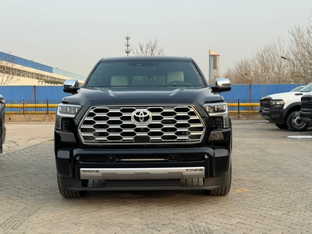 2024款丰田红杉 35T 混动 Capstone顶点 本家现车优惠8万