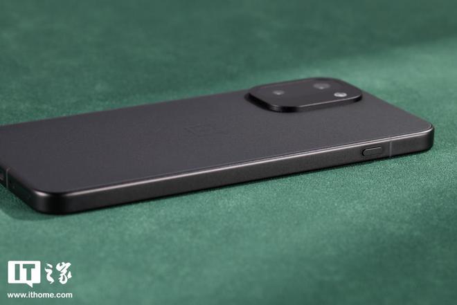 九游体育：一加Ace 6T体验：165帧+ 8300mAh双超组合性能机也有离谱续航(图29)