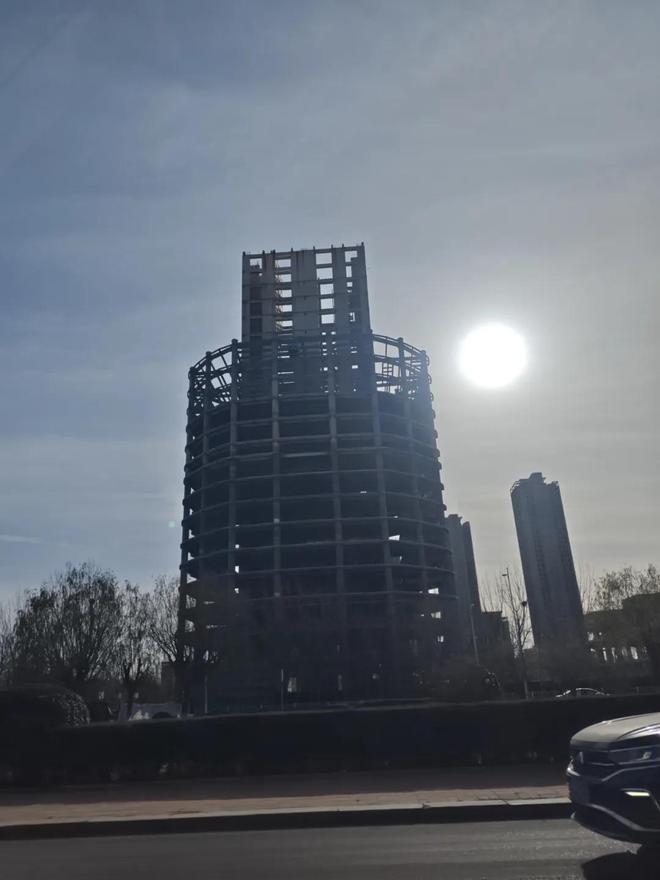 九游体育：8667亿元！天津117大厦终于有人接盘了(图2)