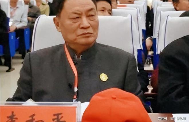 79年对越反击战李德生长子在敌军阵地指示炮兵部队:向我开炮!