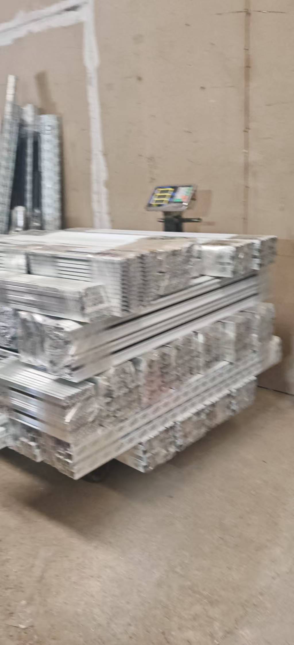 2026铝合金型材批发指南：五大品牌深度解析与选型策略(图1)