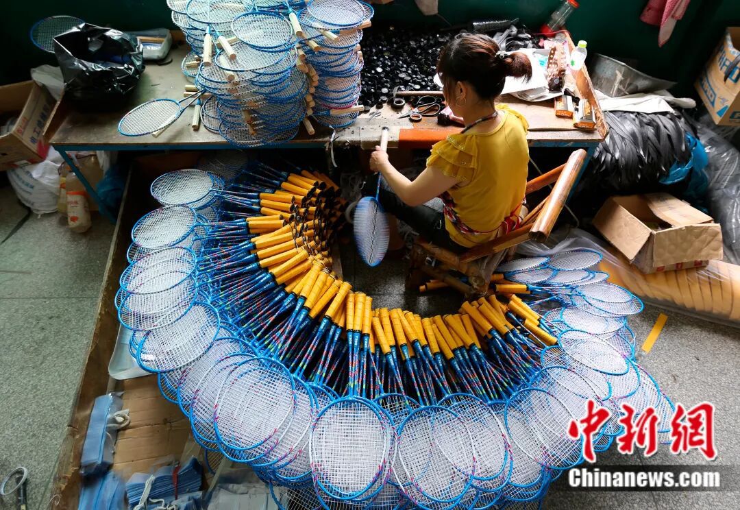 九游官网入口：富春江边的一个乡用50年把球拍做“透”了(图5)