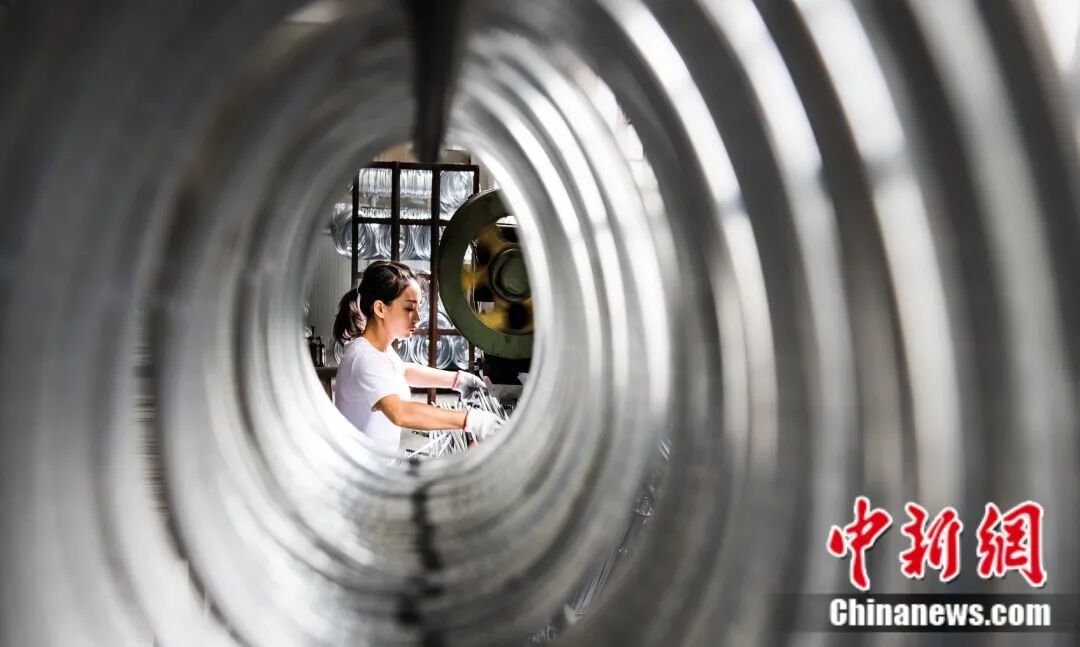 九游官网入口：富春江边的一个乡用50年把球拍做“透”了(图6)