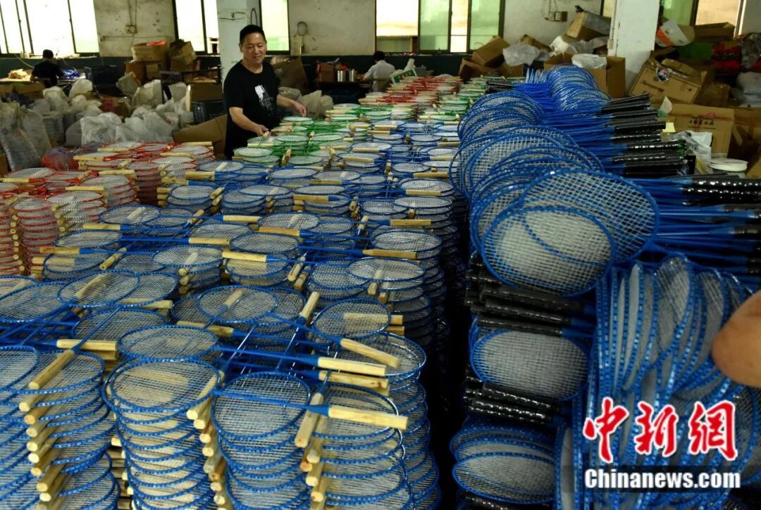 九游官网入口：富春江边的一个乡用50年把球拍做“透”了(图4)