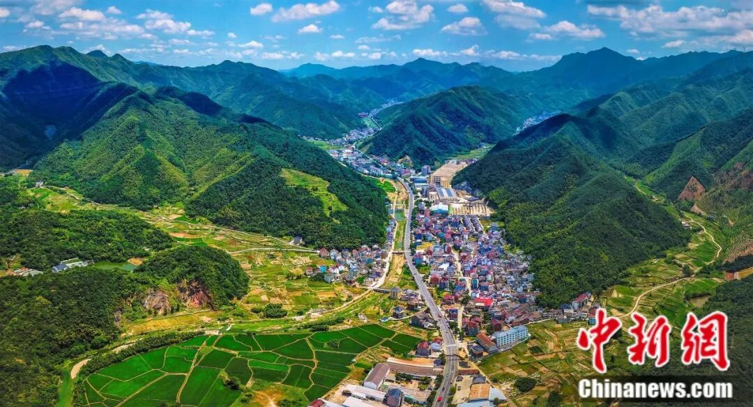 九游官网入口：富春江边的一个乡用50年把球拍做“透”了(图2)