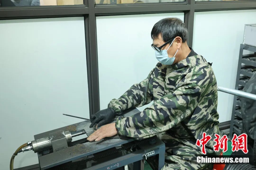 九游官网入口：富春江边的一个乡用50年把球拍做“透”了(图10)