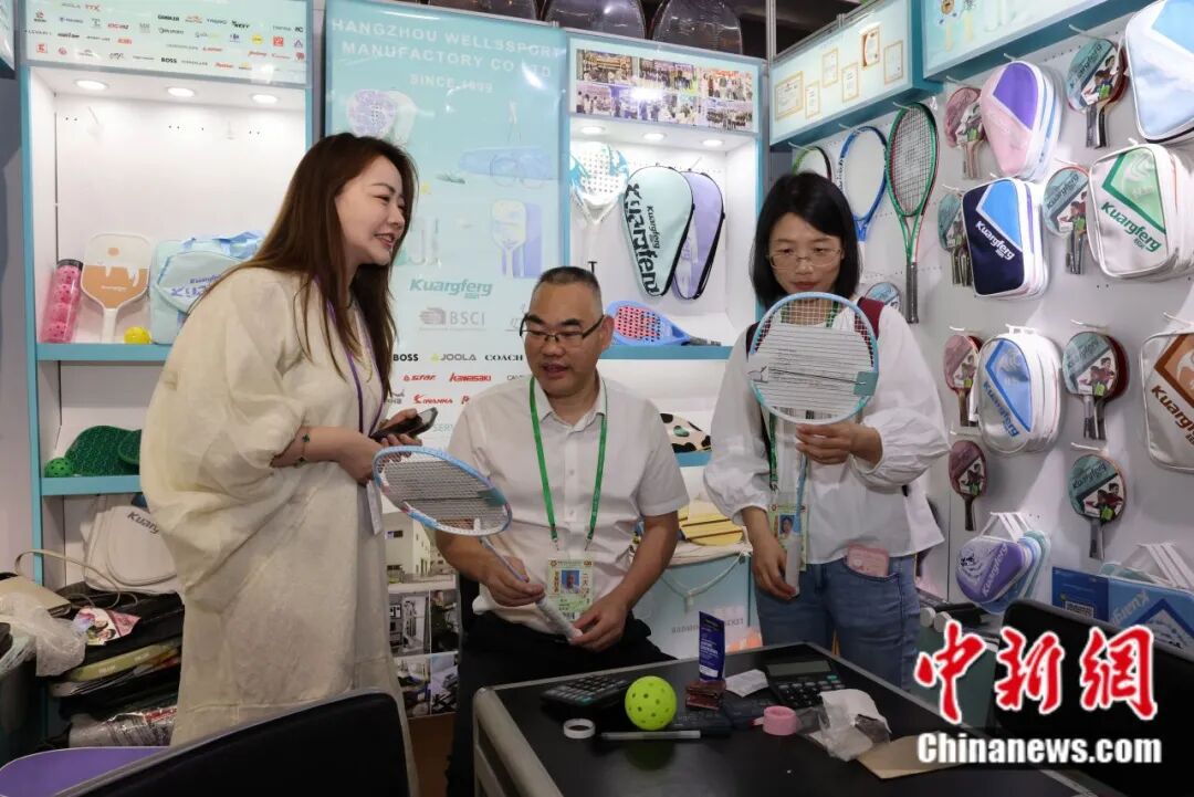 九游官网入口：富春江边的一个乡用50年把球拍做“透”了(图14)