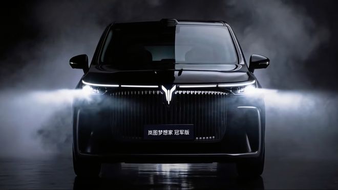 九游体育：满血华为智驾还有百万级底盘+智能四驱这款MPV只需3099万！(图3)