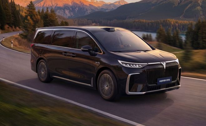 九游体育：满血华为智驾还有百万级底盘+智能四驱这款MPV只需3099万！(图9)