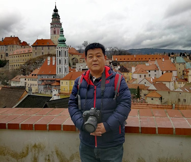 九游体育：DLP显示拼接幕墙(图1)